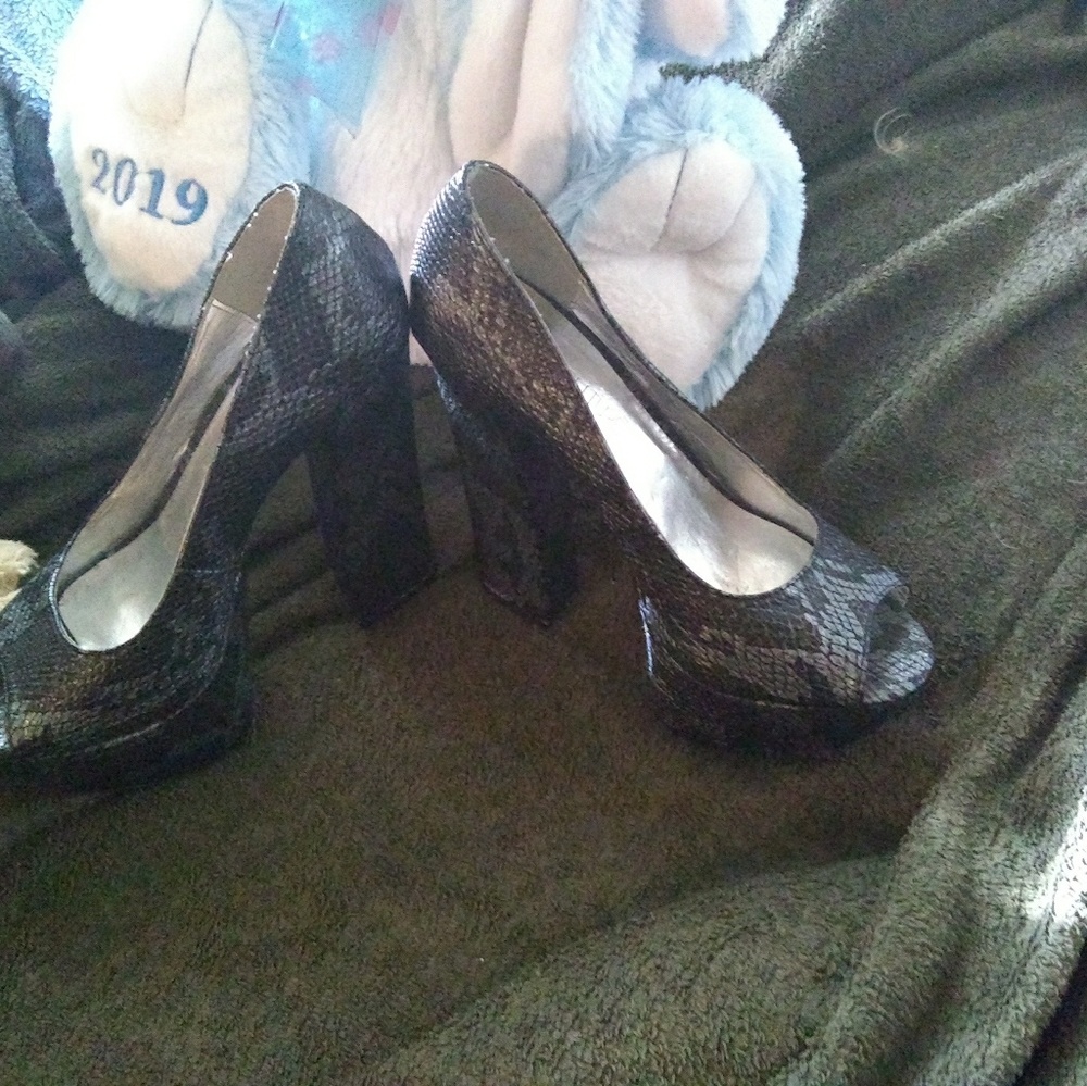 Heels - Picture 3 of 6